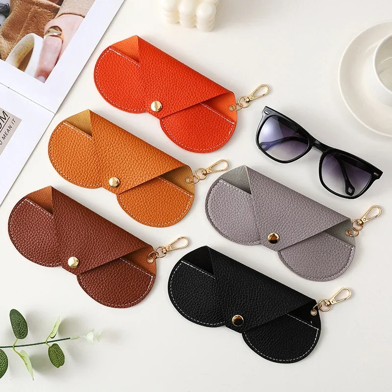 Travel Reading Accessories - PUレザーハンギンググラスカバー,光沢のあるエンボス加工,ポータブルサングラス収納バッグ,眼鏡ホルダー,旅行,読書,かわいい