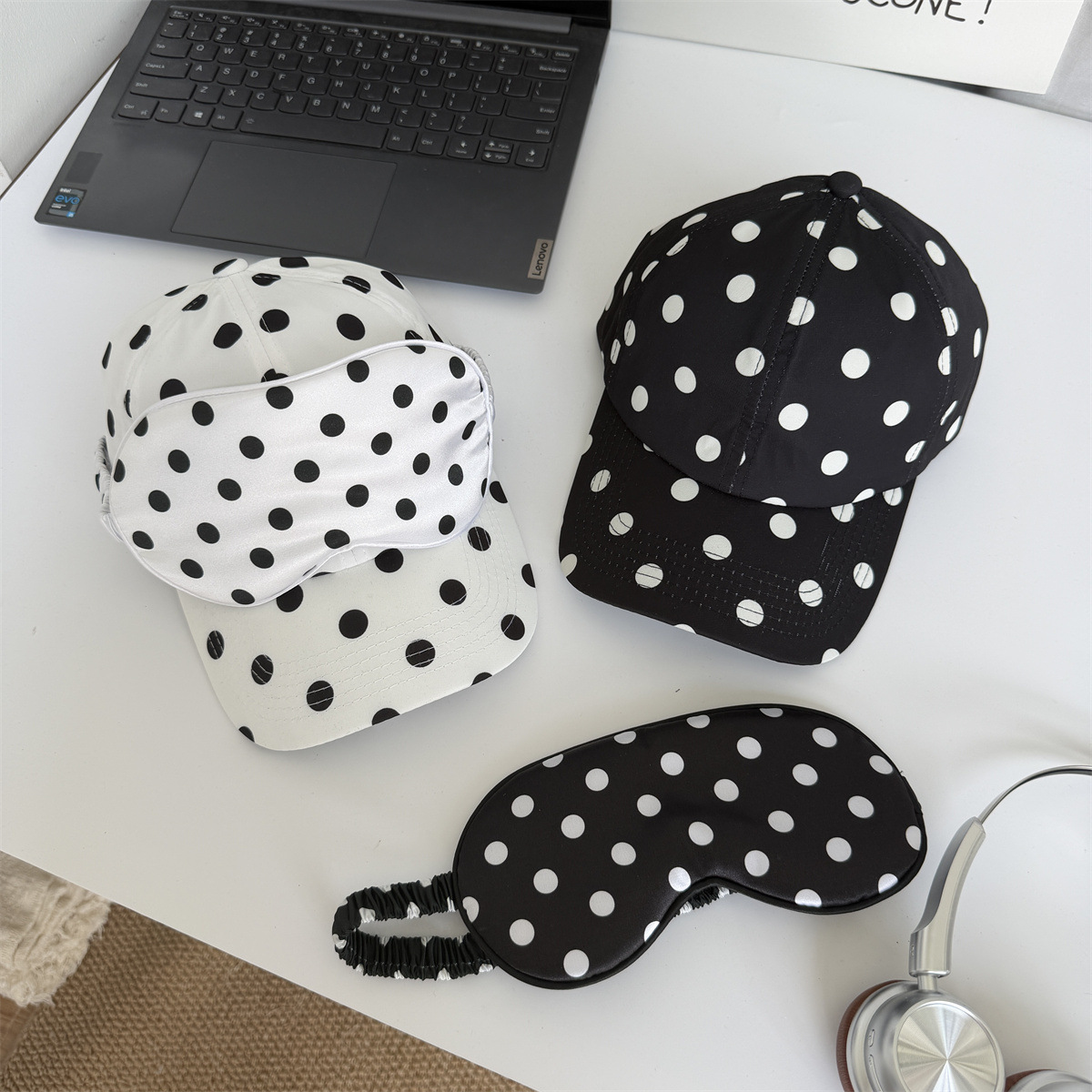 水玉模様の野球帽とアイマスク2点セット（女性用）、シンプルな - Travel Accessories Kit For Women のレビューと価格